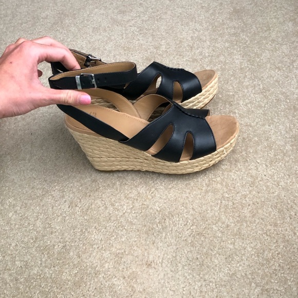 Ugg wedge sandals new!! Never worn - Picture 5 of 9